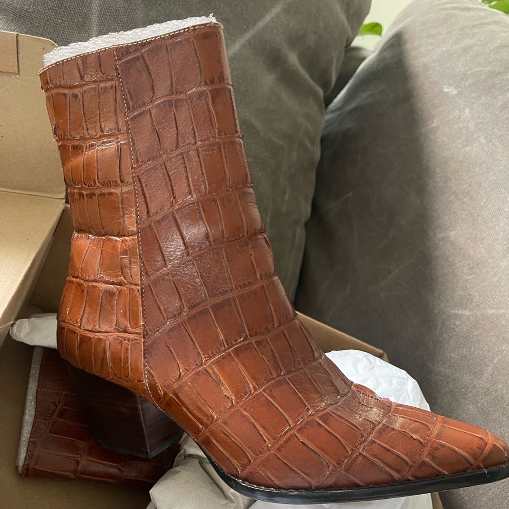Like new, worn once Matisse CATY boot!